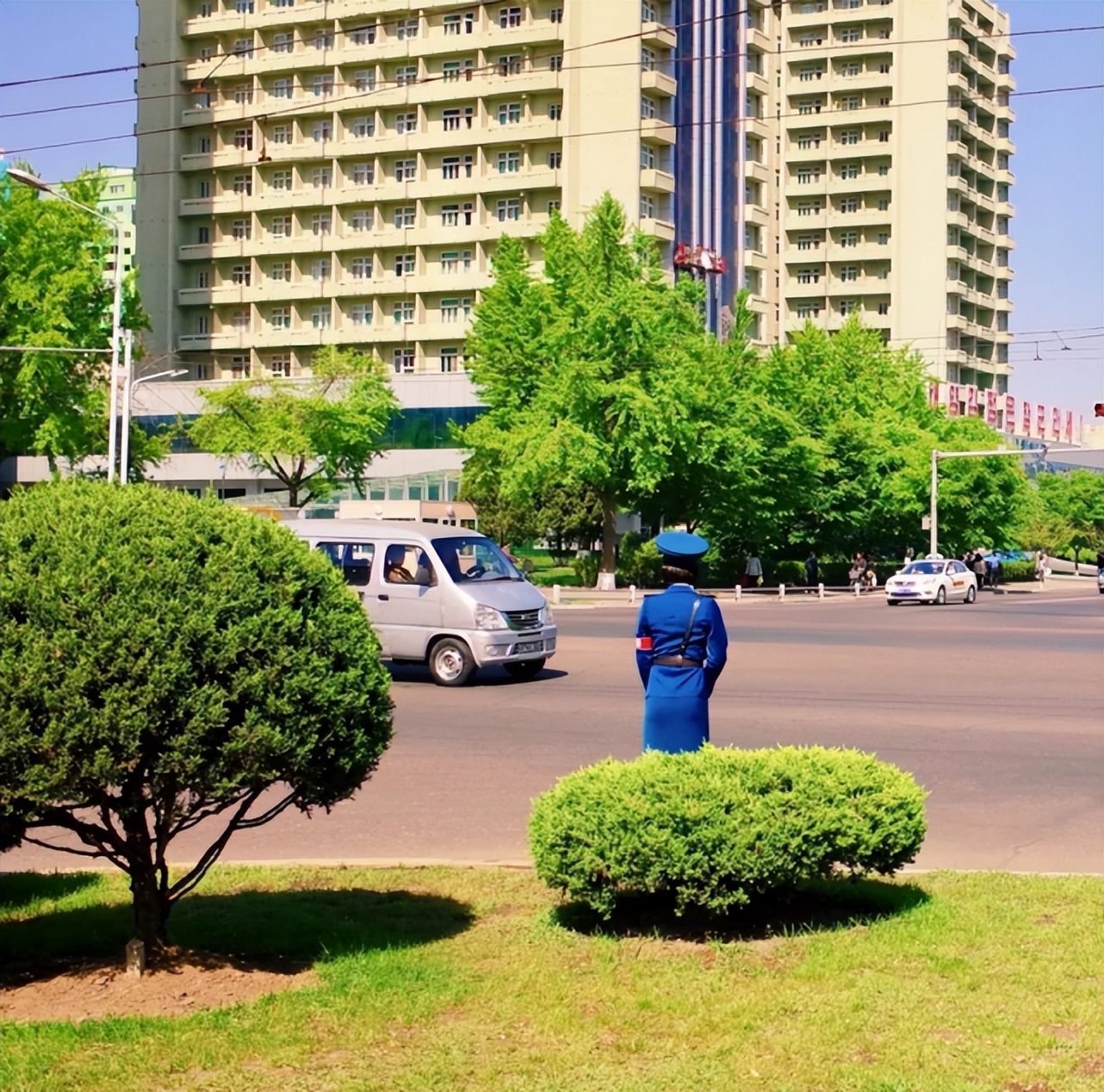 朝鲜观察，平壤街头那些美丽的女性劳动者