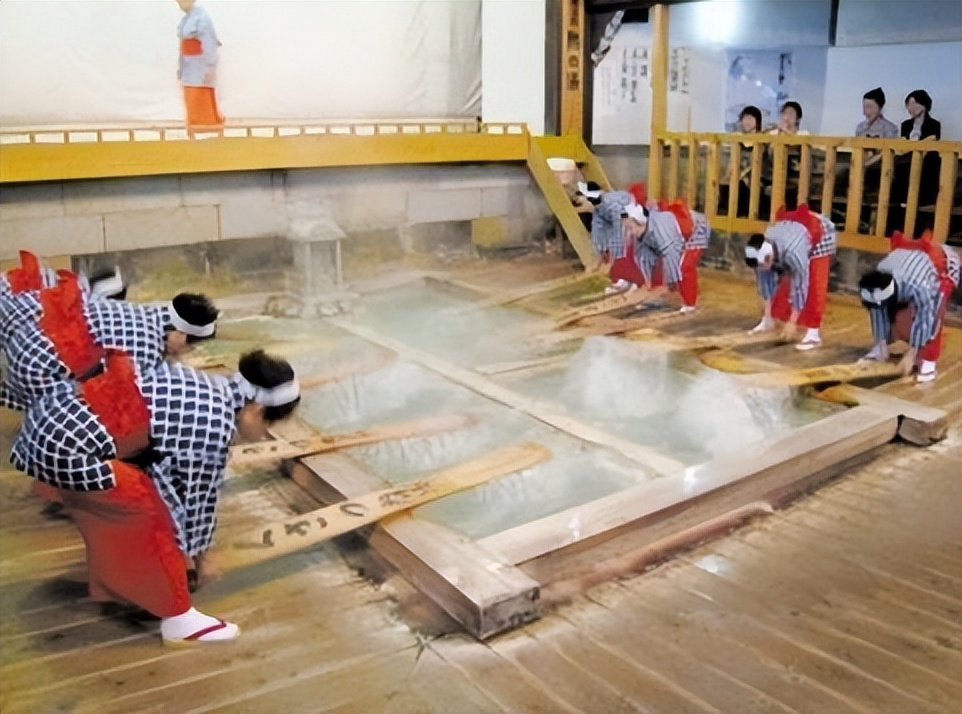 疯狂的混浴文化：日本曾流行亲子、父女共浴，韩国女性以露为荣