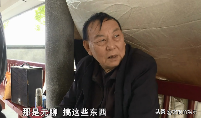 长沙街头现当众打屁股低俗直播，引发观众反感