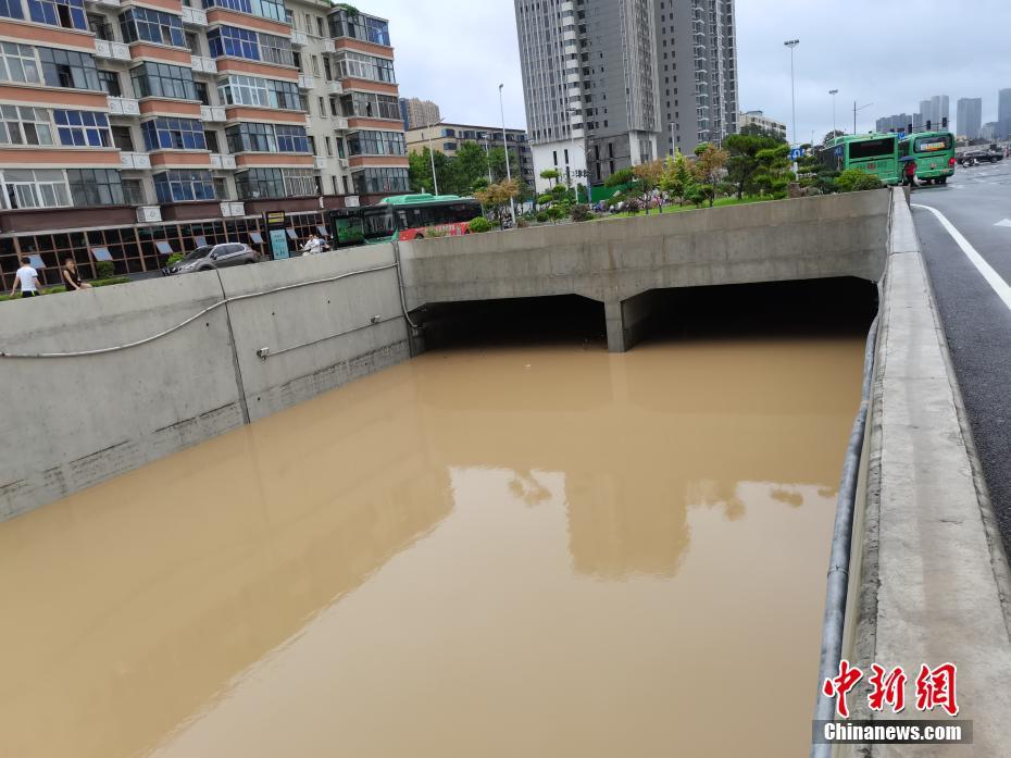 直击洪水消退后的河南郑州街头