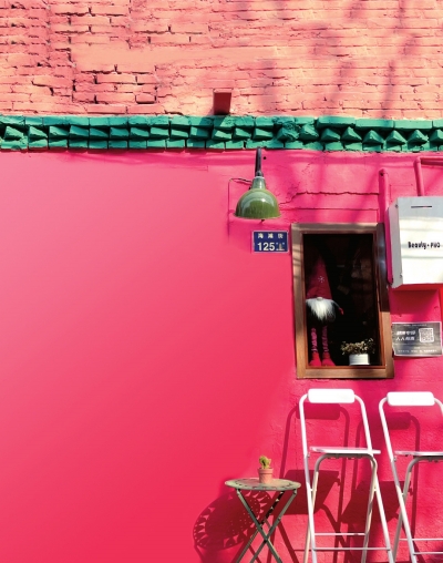 探访郑州“老街换新颜”：海滩街不止红墙配咖啡