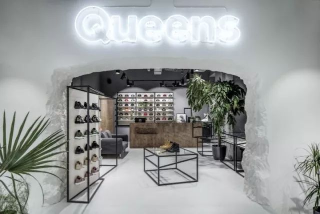 Queens，捷克运动鞋街头商店