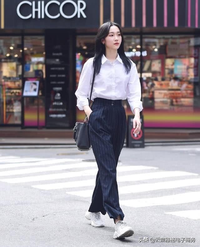 韩国小姐姐街拍，基础款也能穿出时尚干练OL风