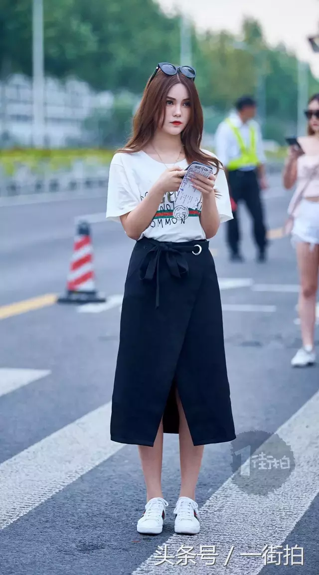 上海音乐节街拍：教你如何穿才能穿出经常出没夜店的样子？