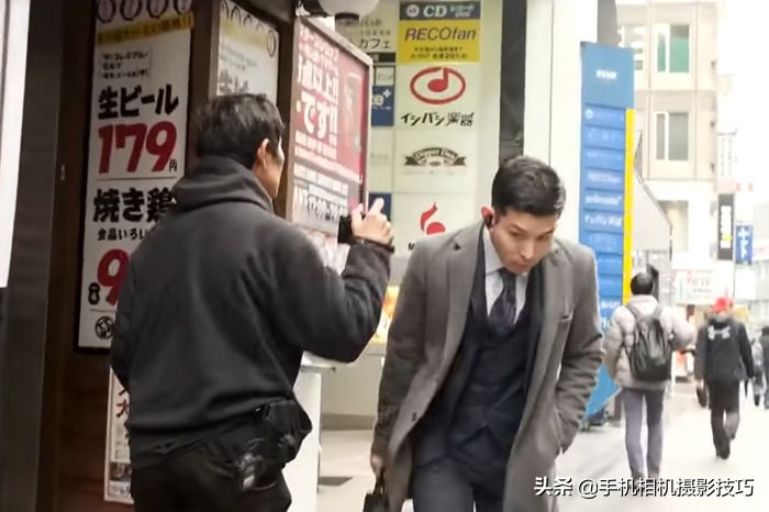 日本摄影师因“粗鲁”拍摄路人被网友声讨，因此丢了“饭碗”
