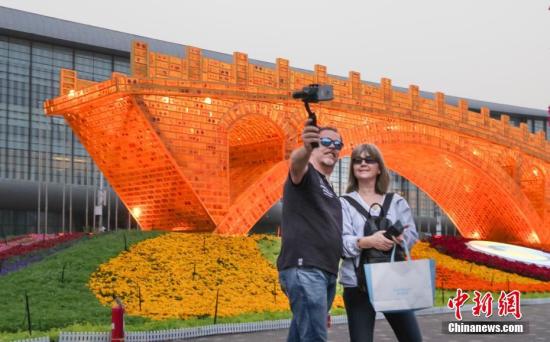 北京布置42处花坛 繁花盛装迎“一带一路”国际合作高峰论坛