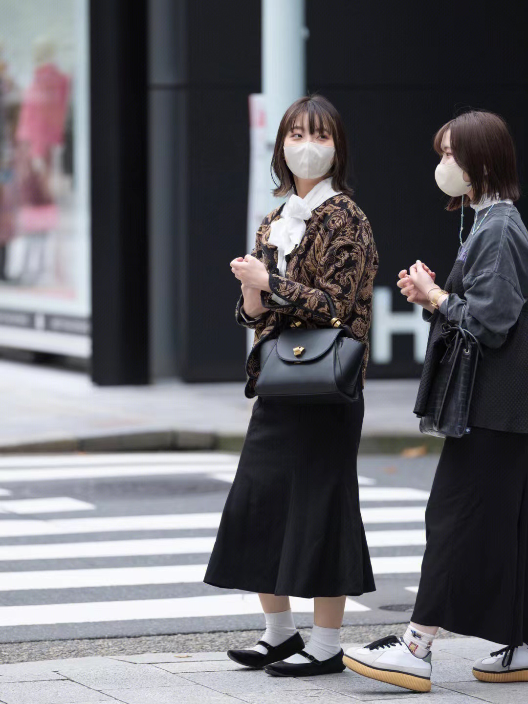 被日本街头女人惊艳！简单大方不失精致，堪称小个子穿搭模版