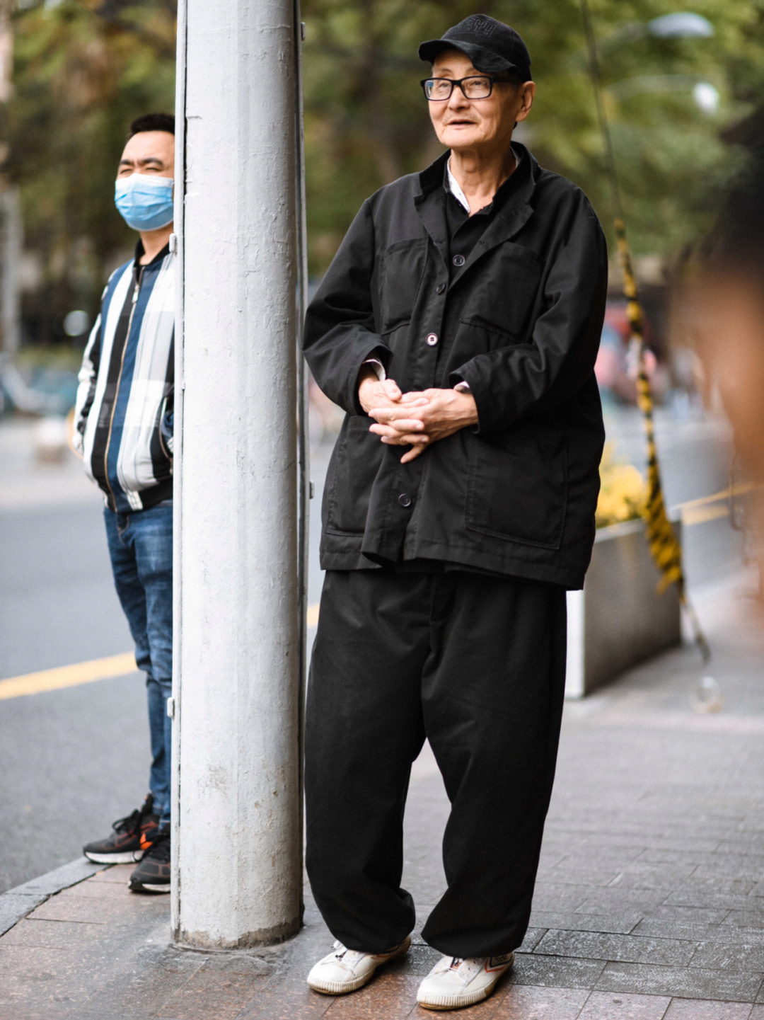 上海“老年人”街拍火了，打扮不老气、不扮嫩，简约大方就很美