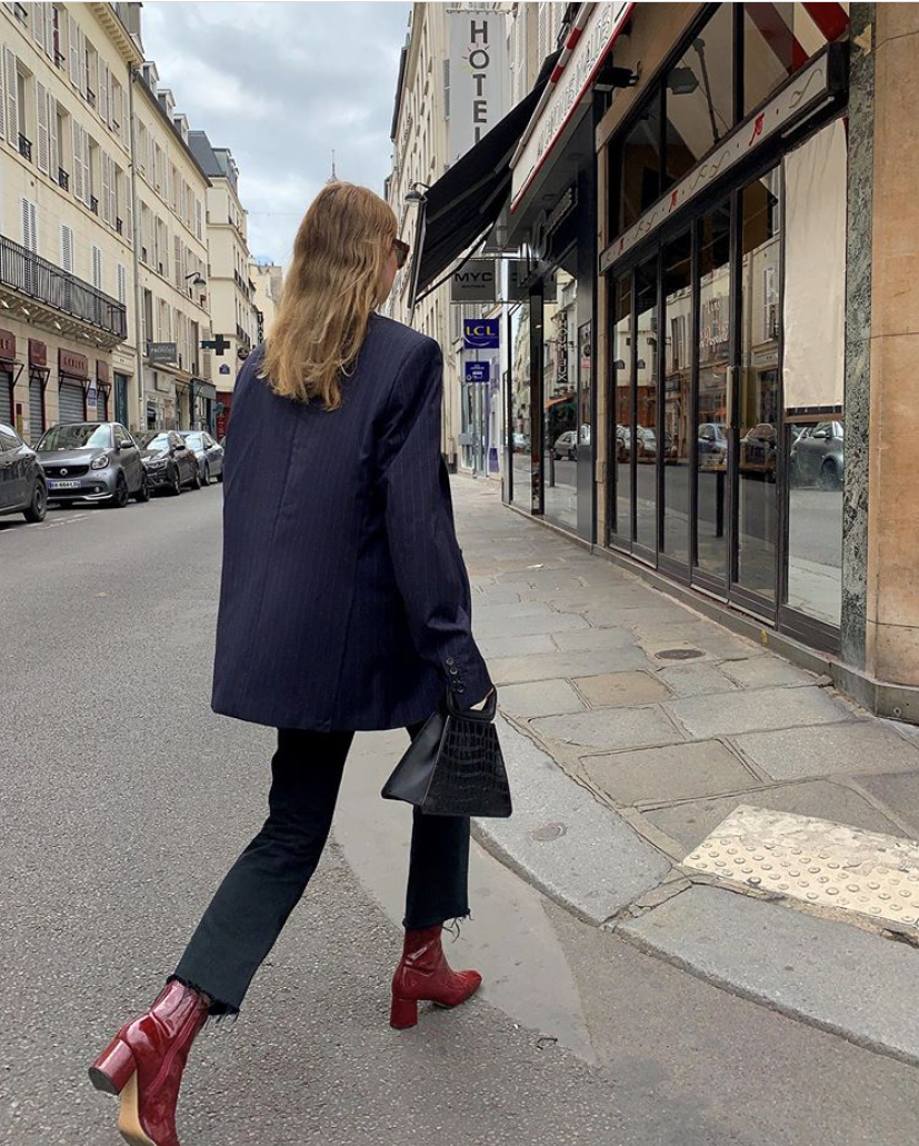 这个巴黎女孩太会穿，新法式的极简高级感，越简单反而越时髦