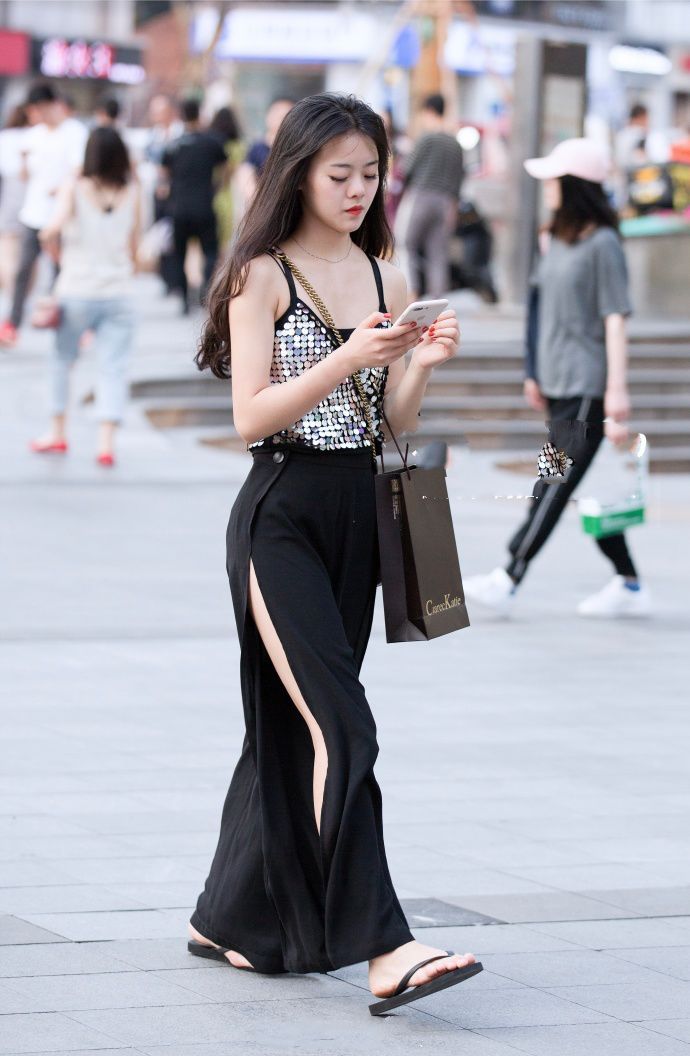 再来一波街拍美女合集，中国的美女实在太多了