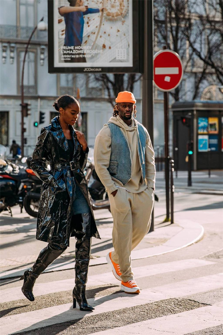 看了巴黎时装周的街拍！挑出这四件外套，时髦高级出镜率太高了