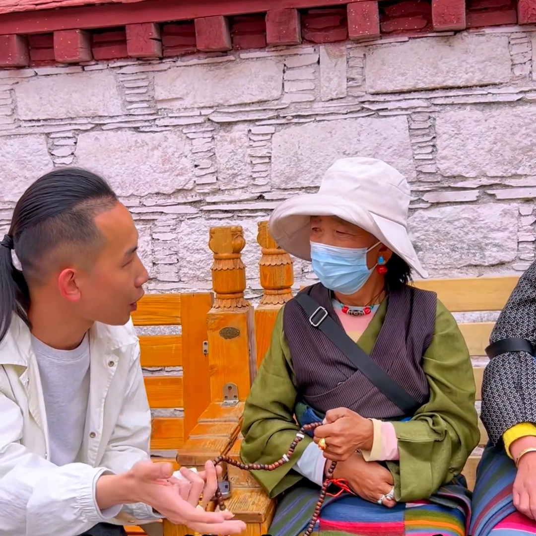 第一次街头采访，尴尬住了一整条八廓街#藏文化