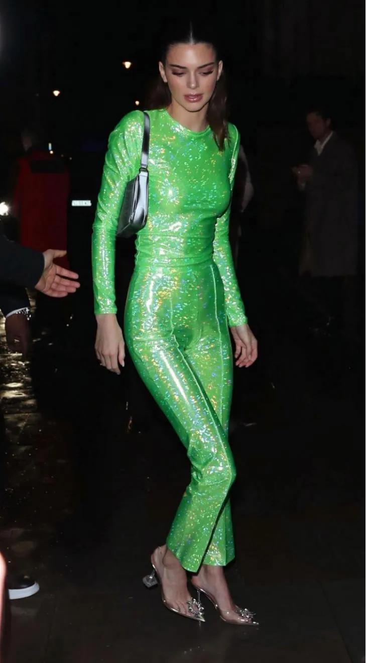 欧美最火超模肯豆·詹娜纯色套装街拍，一般人很难驾驭。