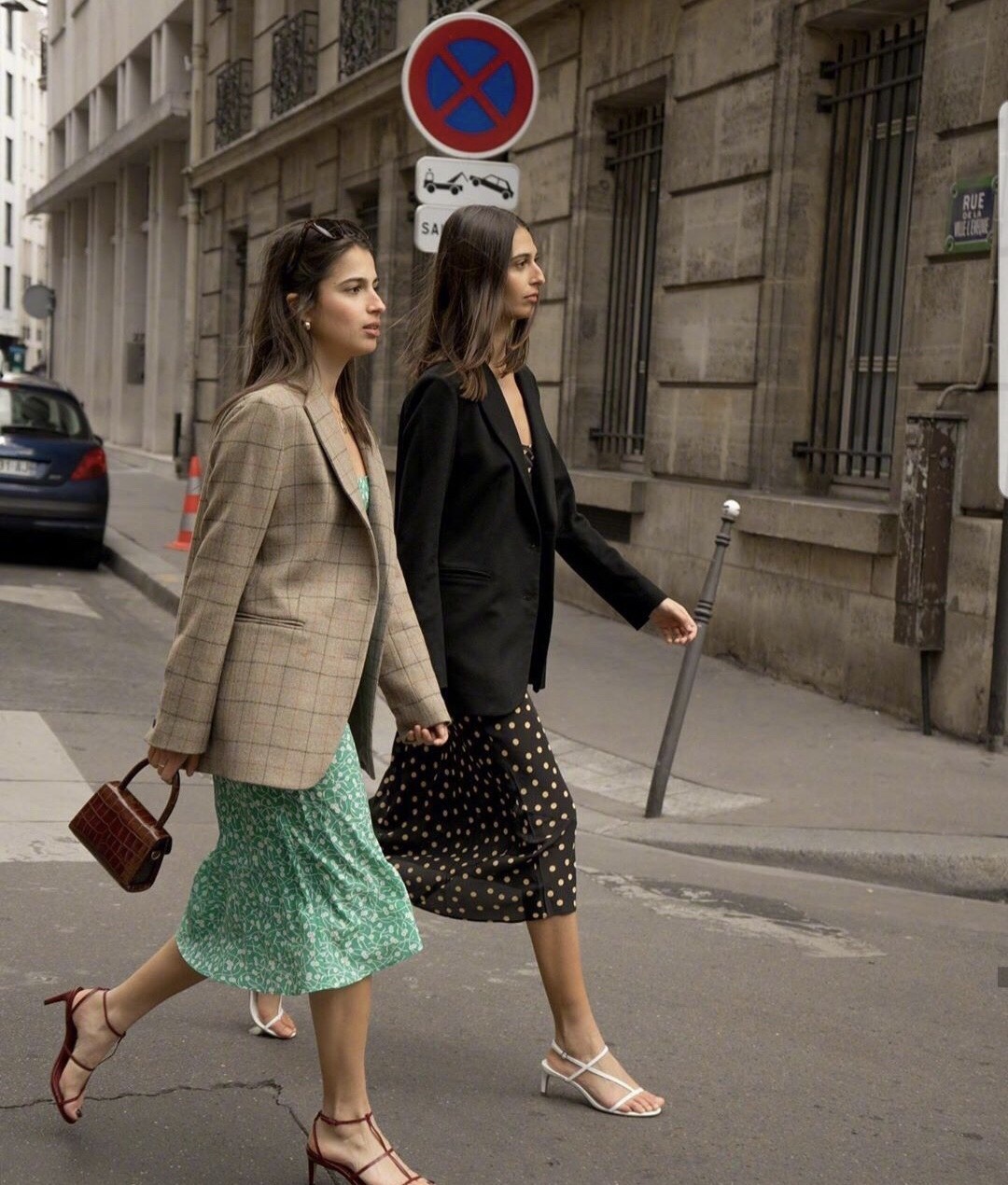 法国女人怎能如此时尚？浪漫精致的街拍穿搭，让人大开眼界