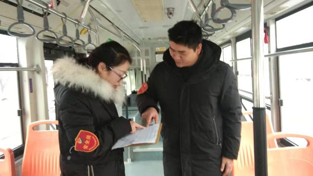 婚假还未结束，郑州这对“公交车长小夫妻”，却主动要求春运在岗