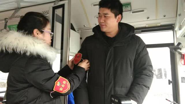 婚假还未结束，郑州这对“公交车长小夫妻”，却主动要求春运在岗