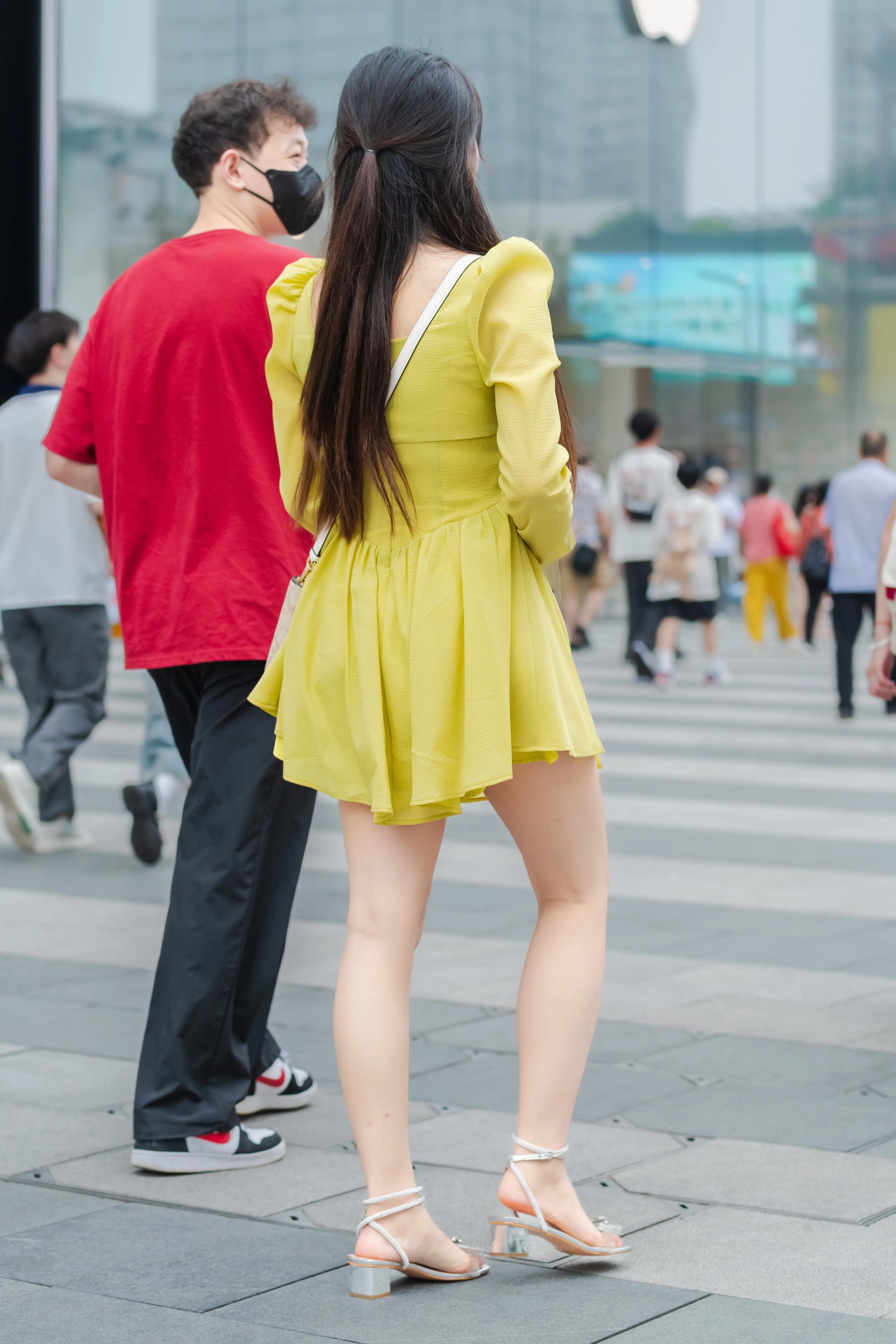 长沙街拍黄色短裙小清新型美女