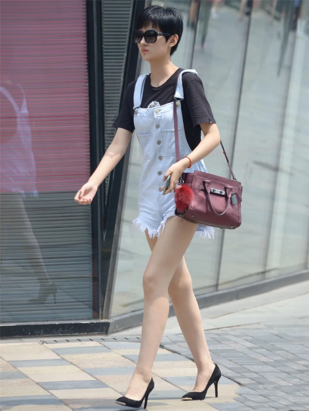 北京女孩实在太会打扮，街头素人穿得又瘦又显腿长，美得赏心悦目