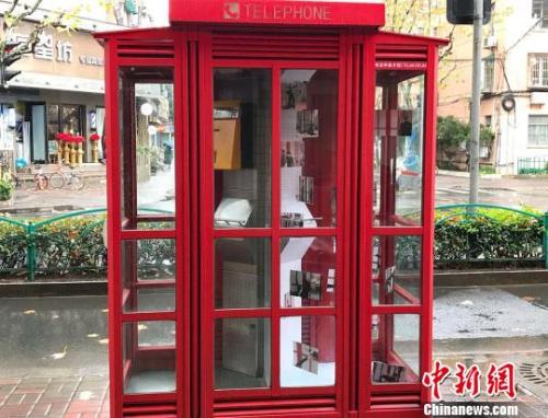 全国首创“电话亭美术馆”亮相上海街头