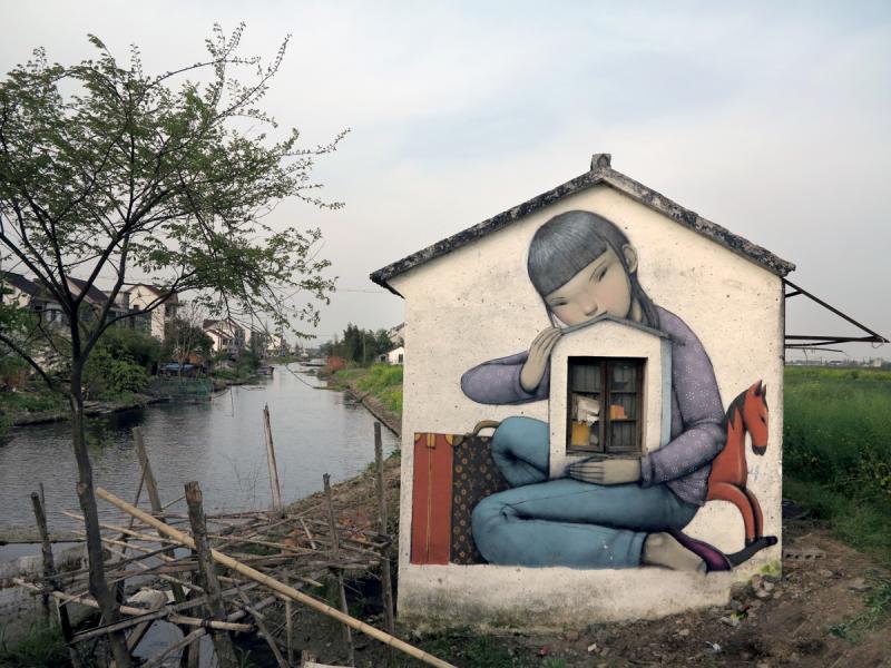 这个法国艺术家，在老上海的墙壁上画画｜张小玉