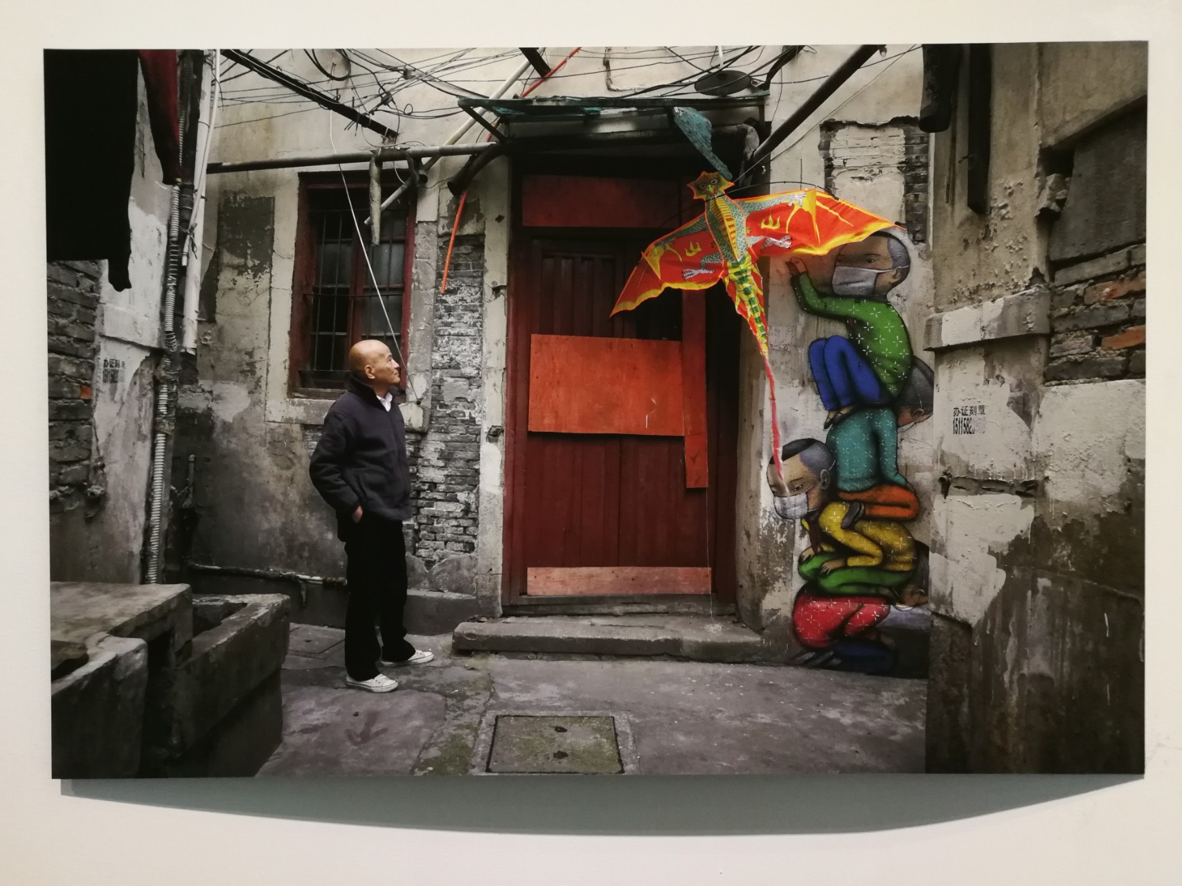 这个法国艺术家，在老上海的墙壁上画画｜张小玉