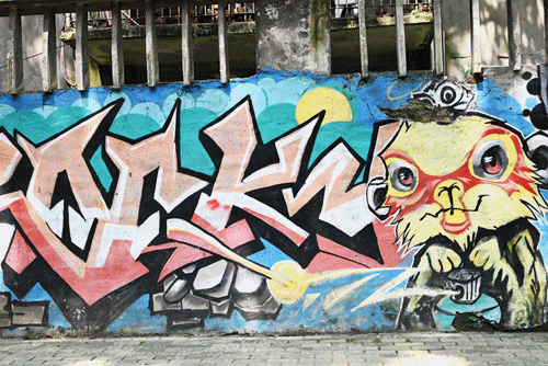 精致武汉墙面涂鸦彰显人文风情，街头可偶遇艺术馆