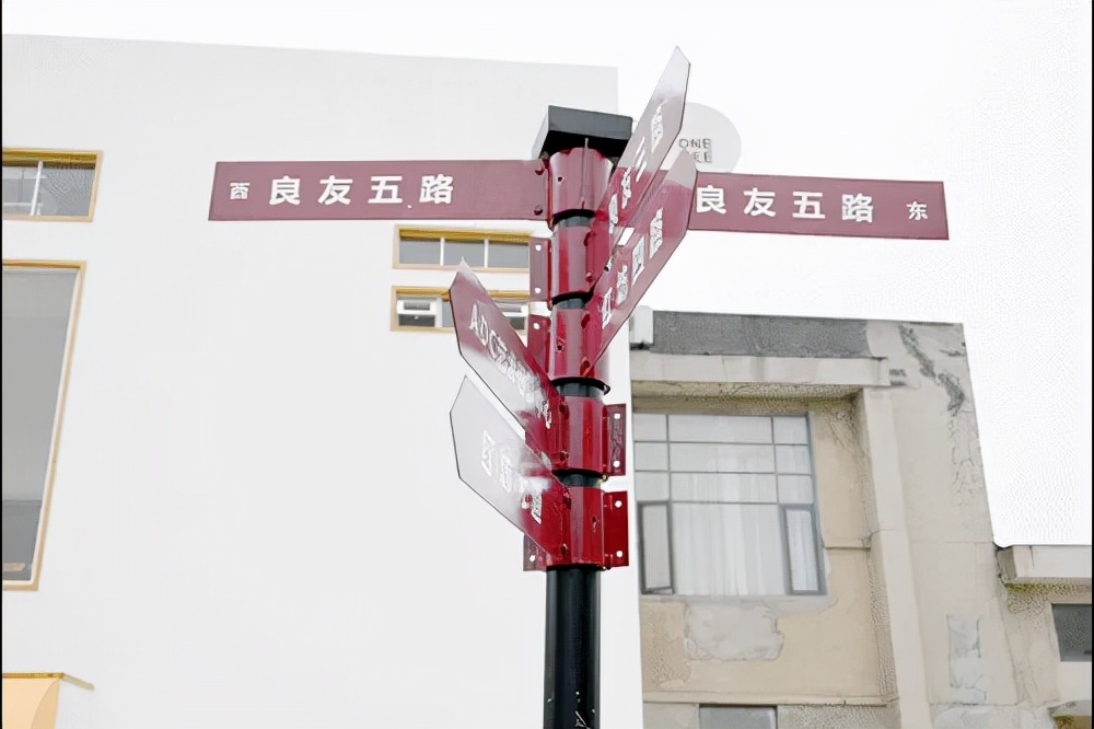 精致武汉墙面涂鸦彰显人文风情，街头可偶遇艺术馆