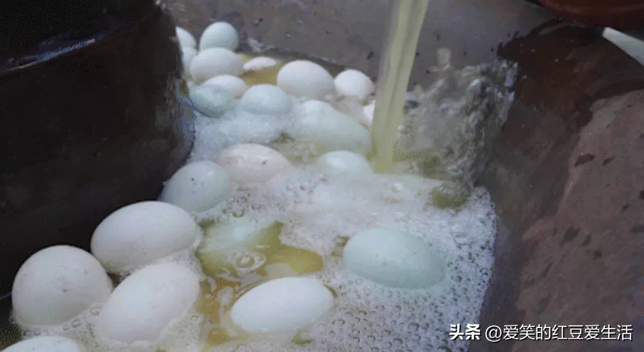 浙江东阳一女子千方百计收集男童尿液，只为了煮一大锅鸡蛋？