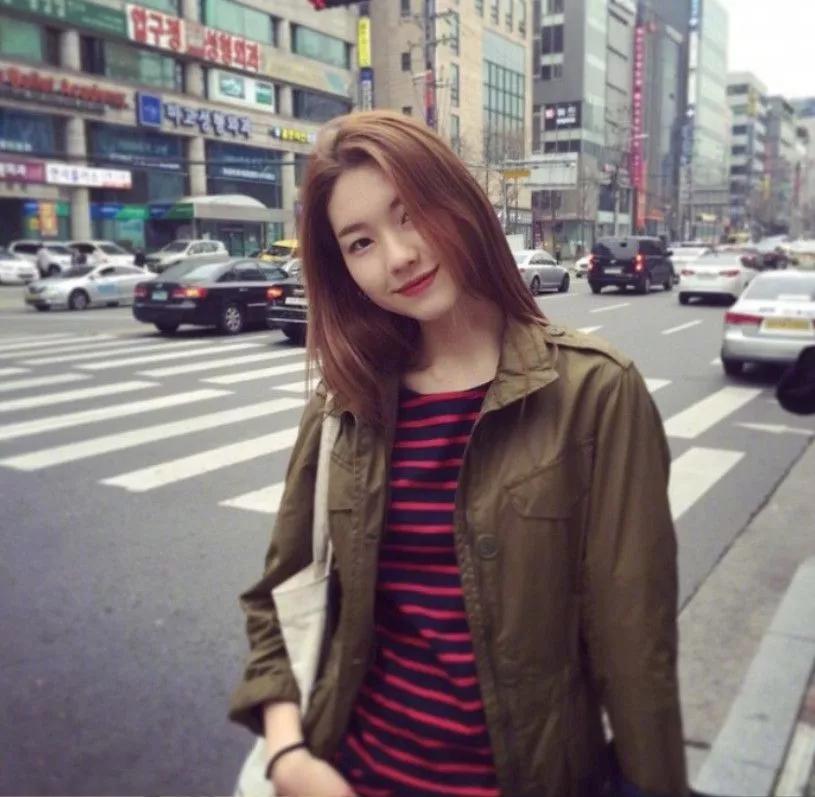 韩国美女模特颜值高，街拍写真图，女人味十足！
