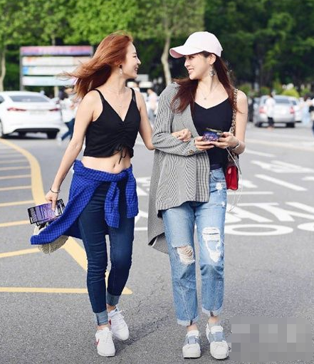 2018韩国时尚街拍 今年夏天韩国小姐姐都在这样穿