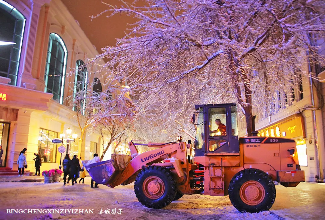 暴雪过后的哈尔滨中央大街，比欧洲的街道还美