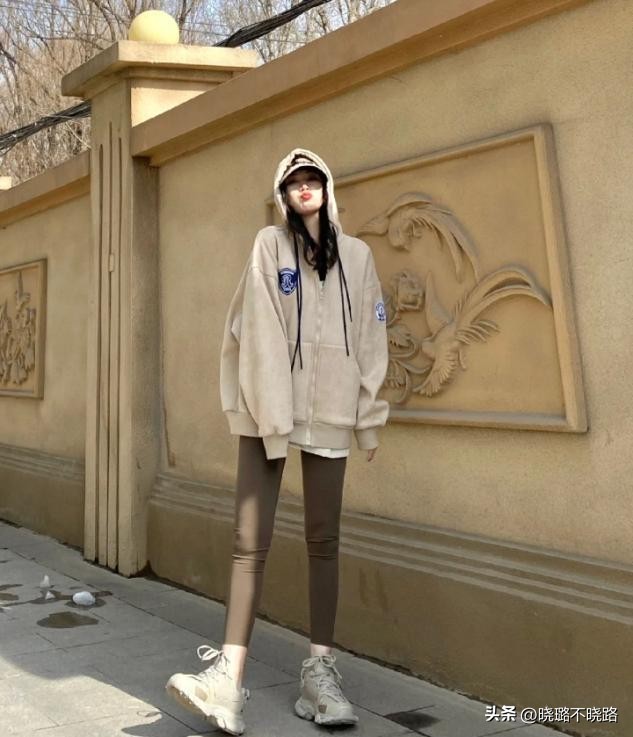 杭州女生的街拍真养眼！满大街都在穿“无痕裤”，回头率高又时髦