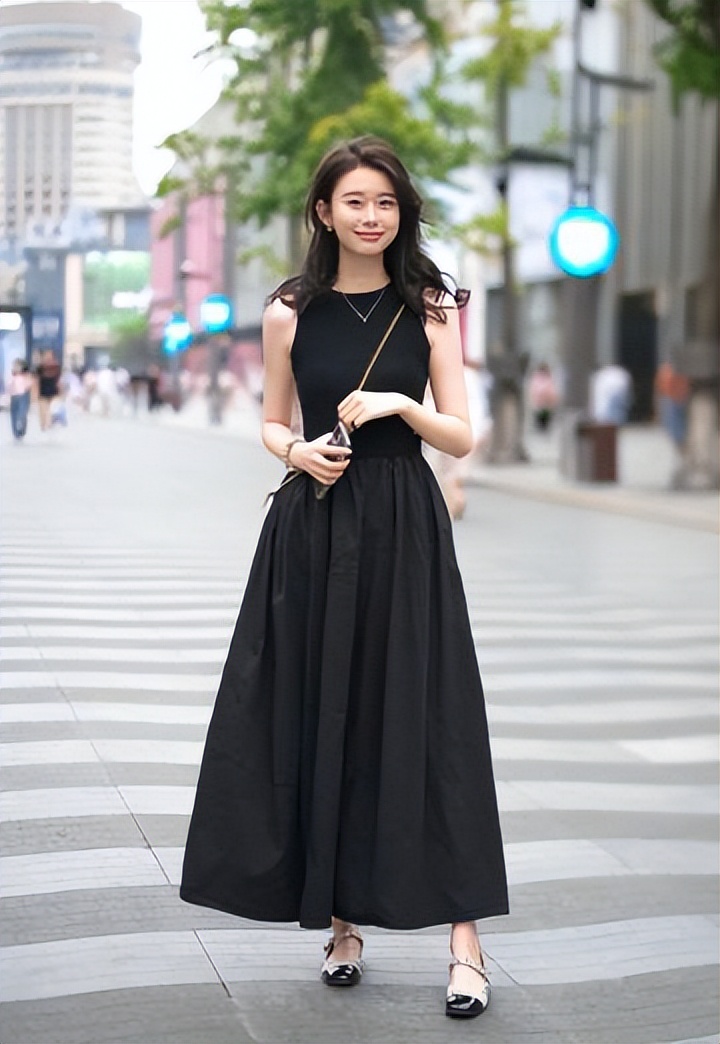 一穿黑色就显得亮点？看杭州街拍素人穿搭示范，实用有范又洋气