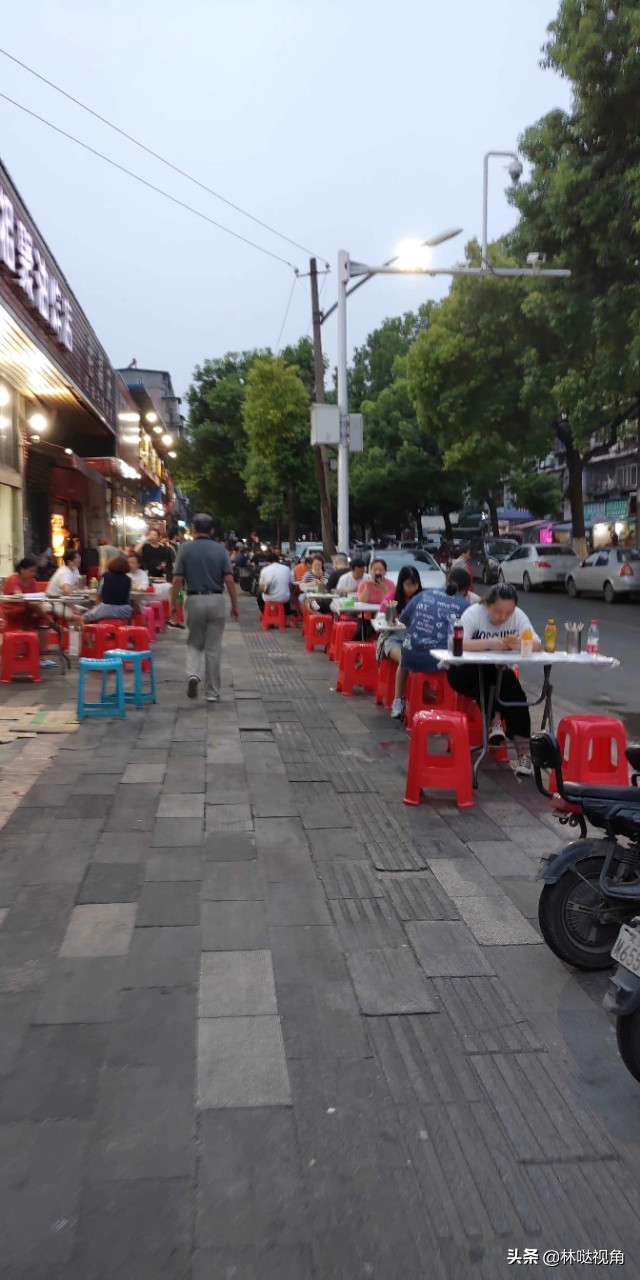 武汉夏季街拍，繁华安详，整洁美丽