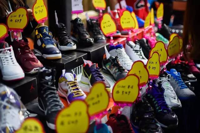 在武汉街拍了25个Sneaker，看看他们都是怎么衬球鞋的！