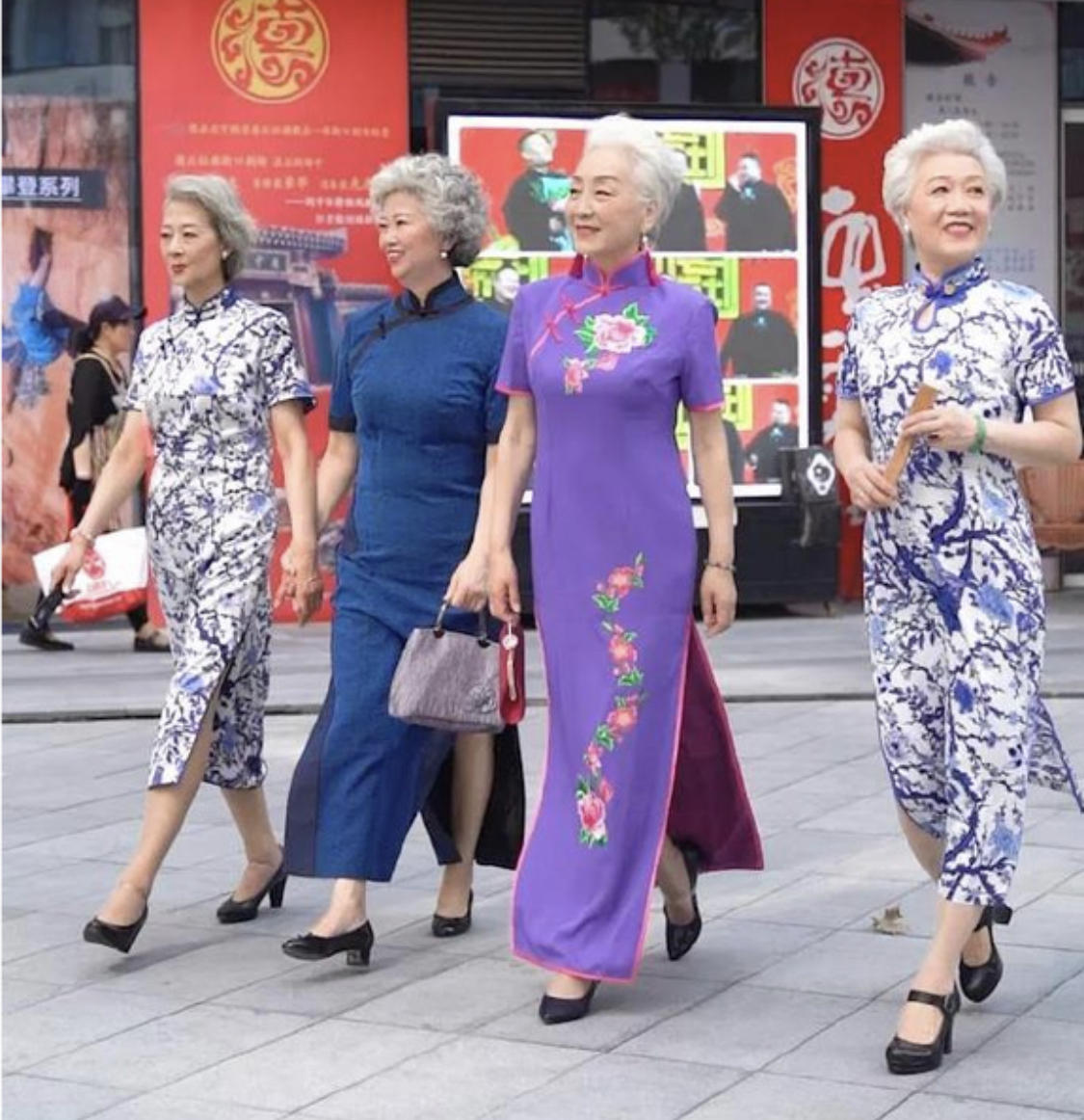 女人上了年纪怎么穿得体显贵？上海奶奶的穿搭中这3点体现出关键