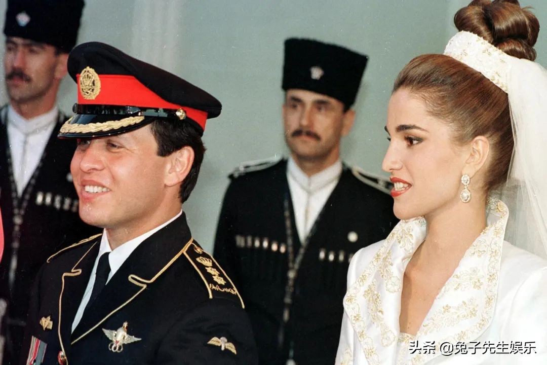约旦王后27年前结婚太霸气，带老公跳舞气场全开，仰头大笑真豪爽
