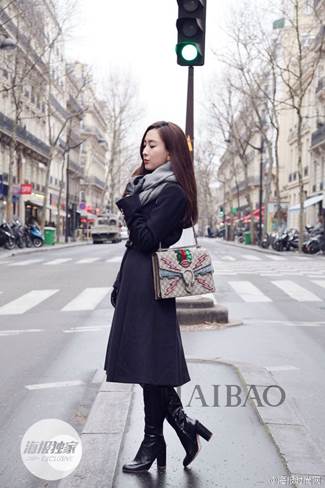 巴黎时装周马苏首秀街拍 时尚单品赚足眼球