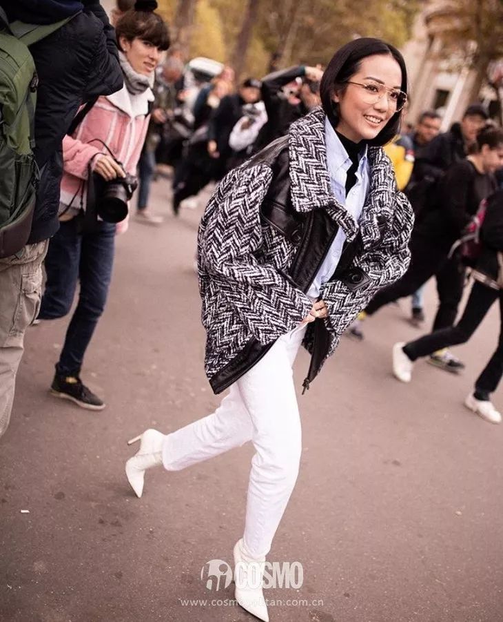 时髦办｜江疏影的街拍告诉我们：今年流行做个“眼镜妹”！