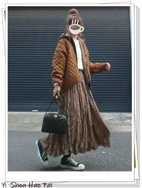 优衣库的卫衣怎么穿？日本女人冬季穿搭街拍分享，各种颜色都有
