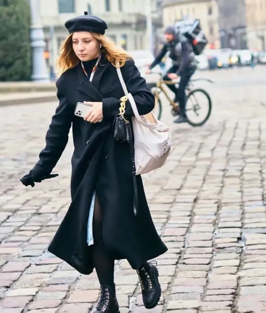 乌克兰女生真时髦：爱穿面包服和长大衣，腰带系中间，看着就高级
