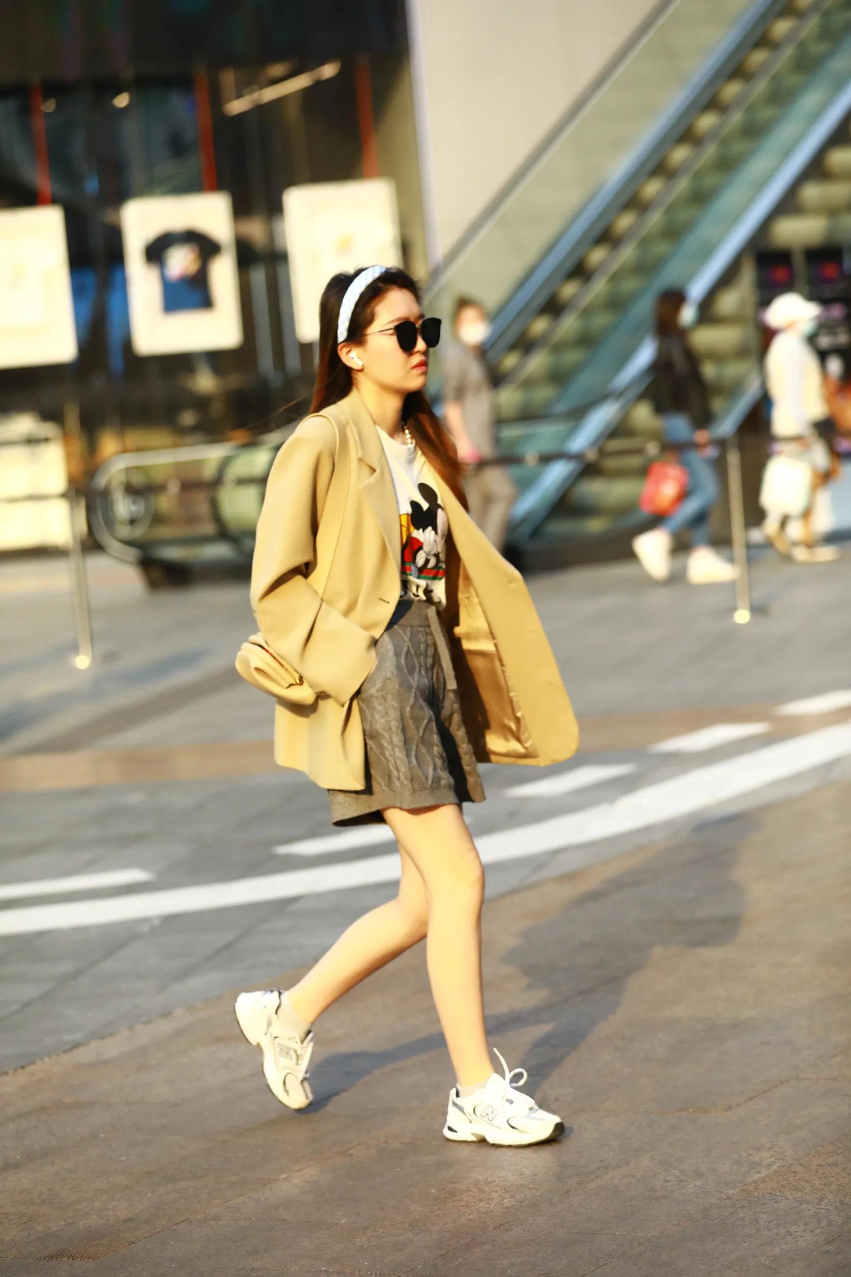 「重庆街拍」用镜头捕捉都市女性生活的风姿及品质(20220311)